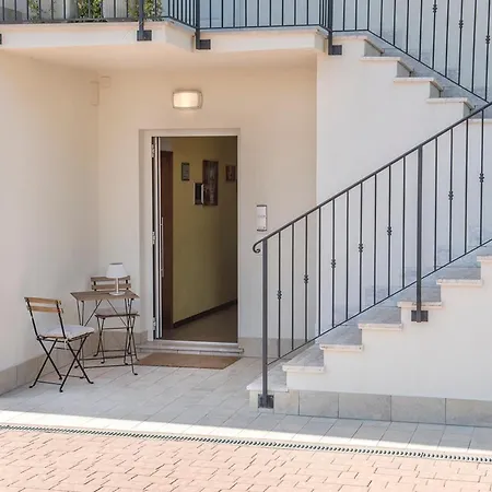 A11 - Varano, Delizioso Trilocale Con Giardino Appartement *