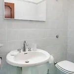 A11 - Varano, Delizioso Trilocale Con Giardino アパート *