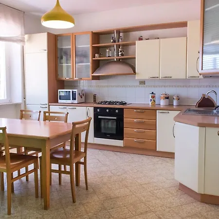 דירה A11 - Varano, Delizioso Trilocale Con Giardino *