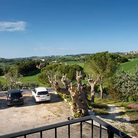 A11 - Varano, Delizioso Trilocale Con Giardino * אנקונה