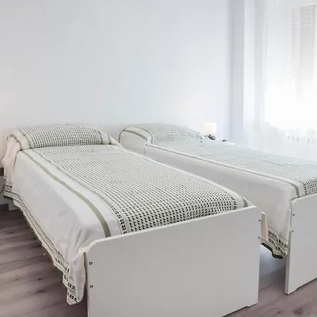Appartement A11 - Varano, Delizioso Trilocale Con Giardino *