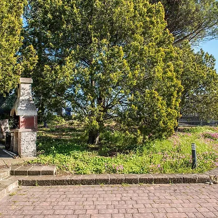 A11 - Varano, Delizioso Trilocale Con Giardino דירה *