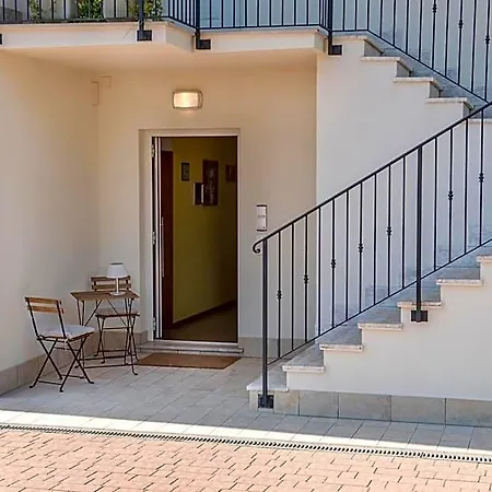 A11 - Varano, Delizioso Trilocale Con Giardino Apartamento