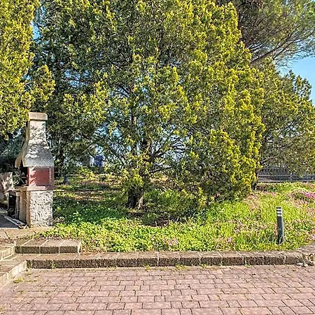 Apartamento A11 - Varano, Delizioso Trilocale Con Giardino