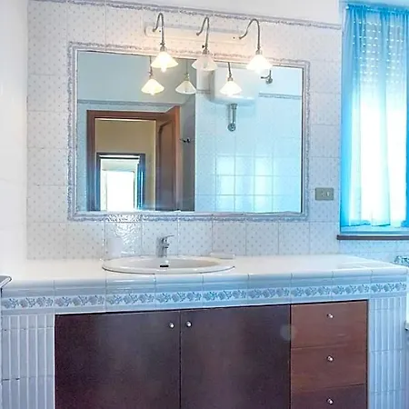 A11 - Varano, Delizioso Trilocale Con Giardino Apartamento Ancona