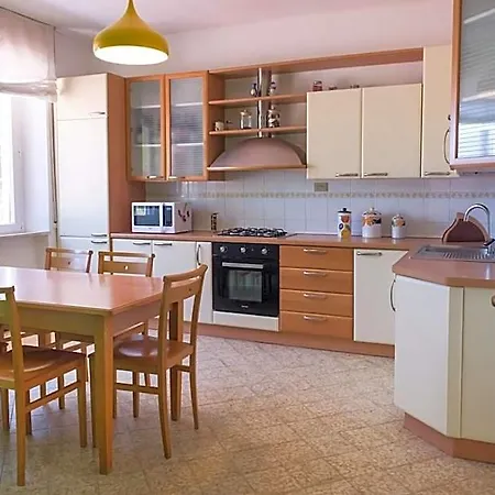 A11 - Varano, Delizioso Trilocale Con Giardino Apartamento